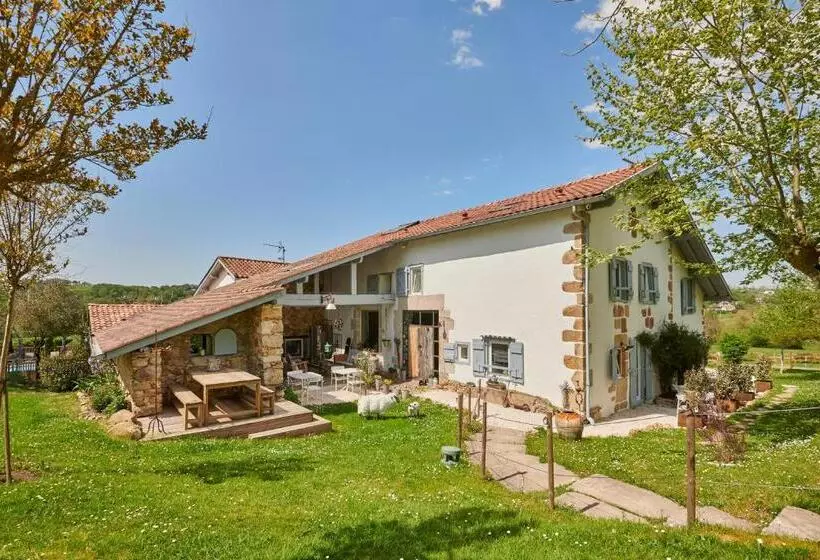Aamiaismajoitus (B&B) Ferme Elhorga