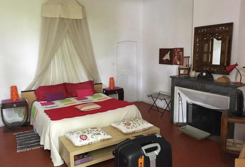 تختخواب و صبحانه L Enclos