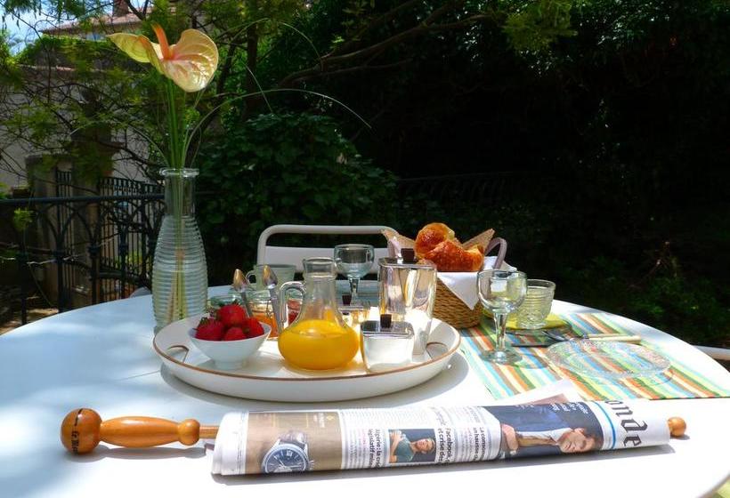 تختخواب و صبحانه L Enclos