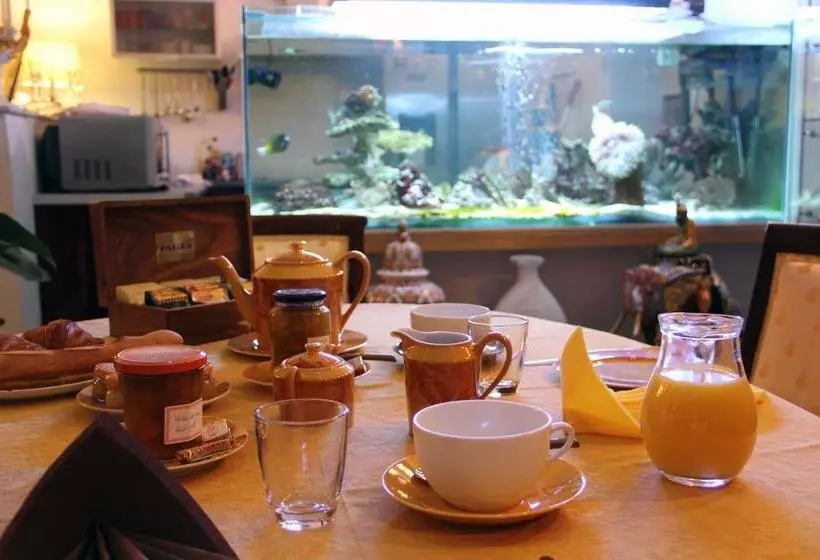 تختخواب و صبحانه L'orangerie