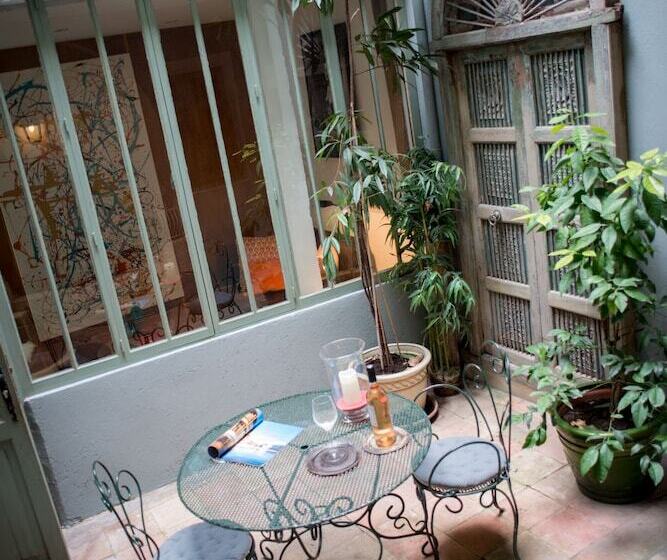 تختخواب و صبحانه La Banasterie