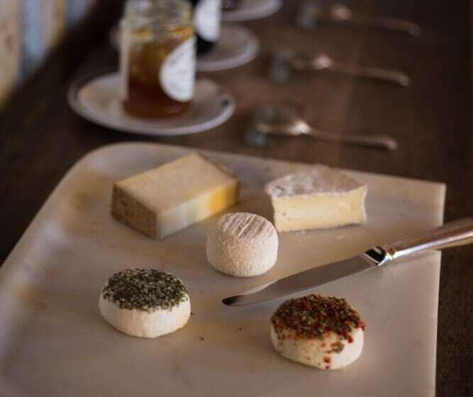 تختخواب و صبحانه La Banasterie