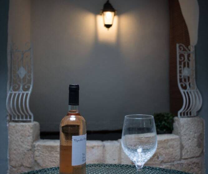 تختخواب و صبحانه La Banasterie