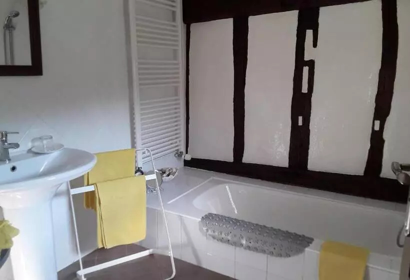 تختخواب و صبحانه La Belvinière Chambres Et Table D Hôtes