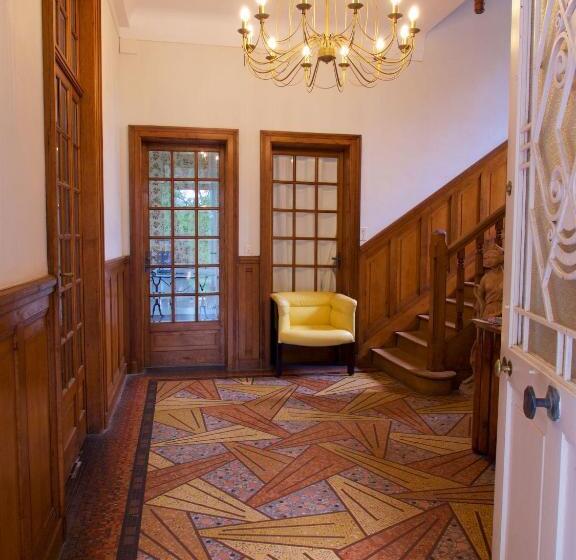 Bed and Breakfast La Maison Rouge Brocéliande