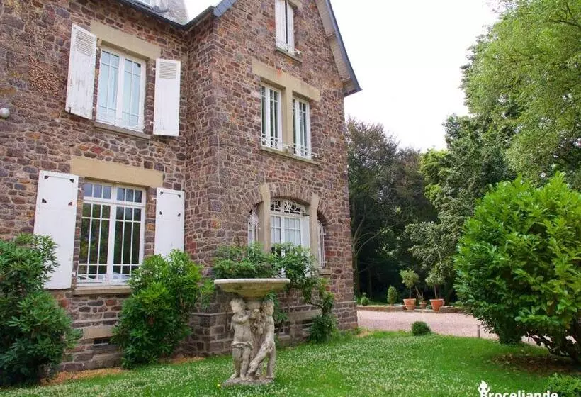 ベッドアンドブレックファースト La Maison Rouge Brocéliande