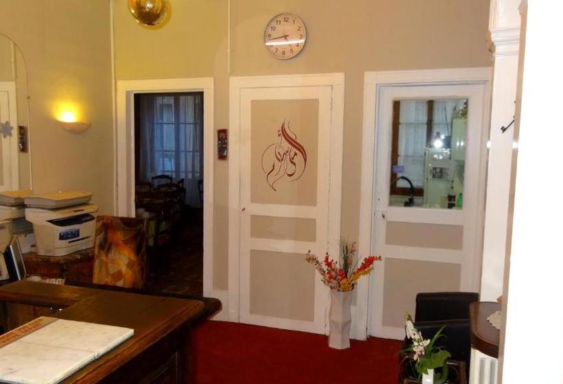 فندق De L'academie