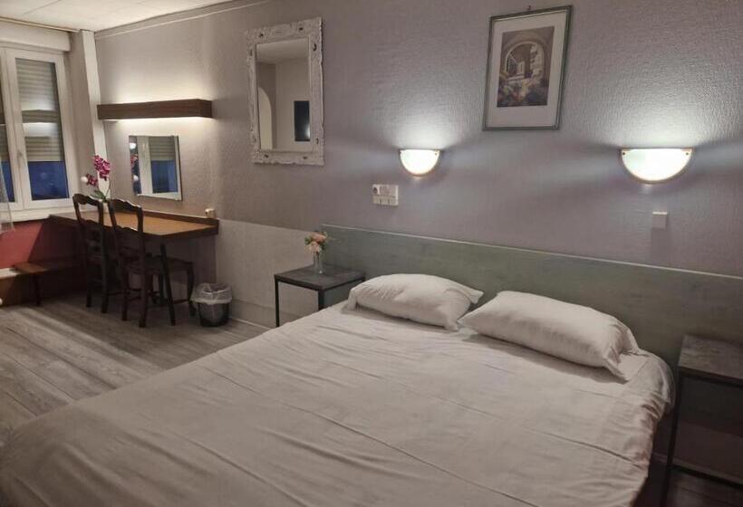 فندق De L'academie