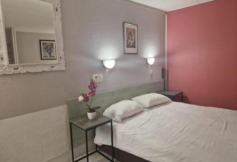 فندق De L'academie