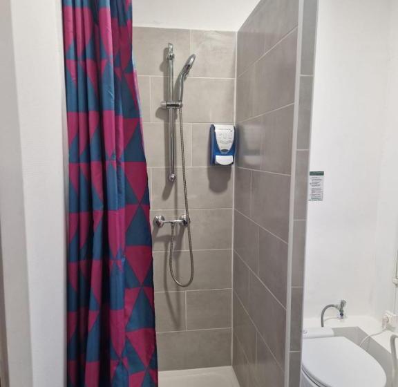 فندق De L'academie