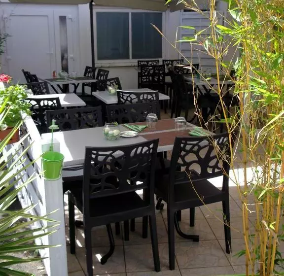 Hotelli Le Logis Des Chouans