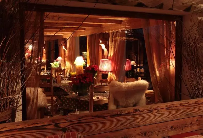 ホテル Les Chalets Hôtel De La Croix Fry