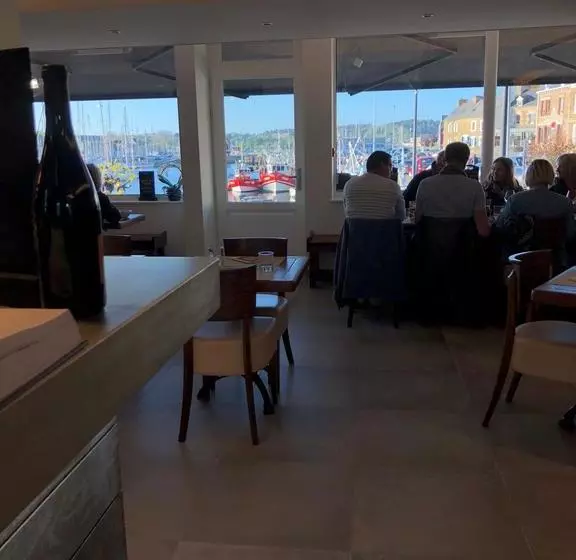 هتل Hôtel Restaurant Le Terre Neuvas