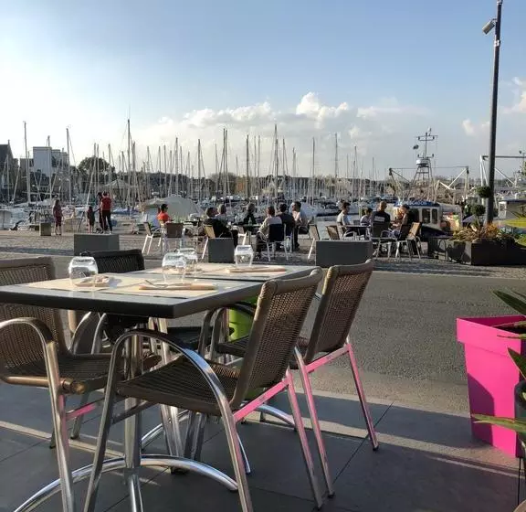 هتل Hôtel Restaurant Le Terre Neuvas