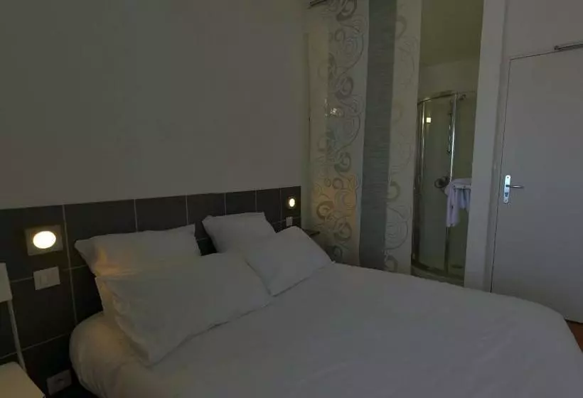 هتل Hôtel Restaurant Le Terre Neuvas
