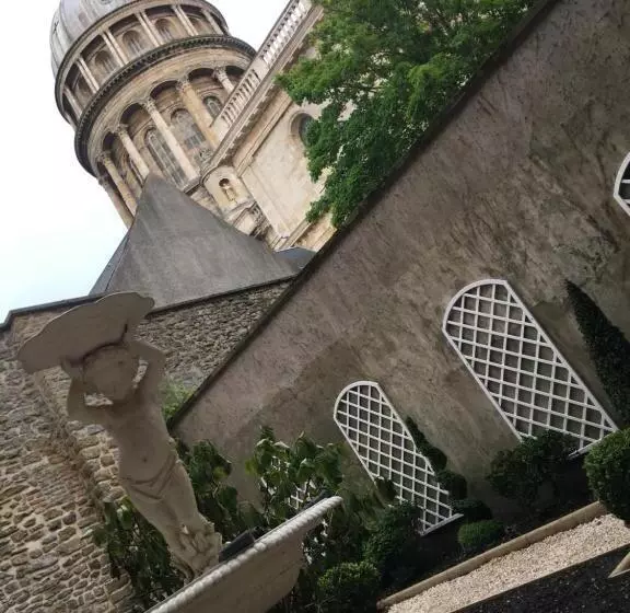 تختخواب و صبحانه Enclos De L'evêché