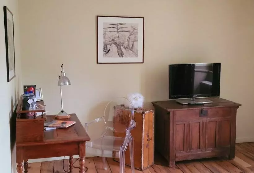 تختخواب و صبحانه La Maison Pavie