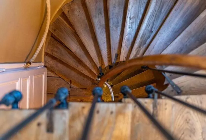 تختخواب و صبحانه La Maison Pavie