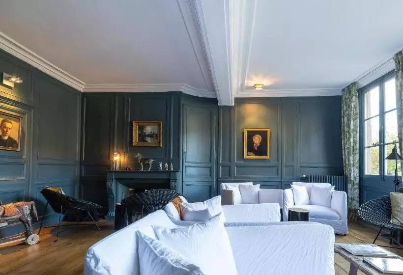 تختخواب و صبحانه La Maison Pavie