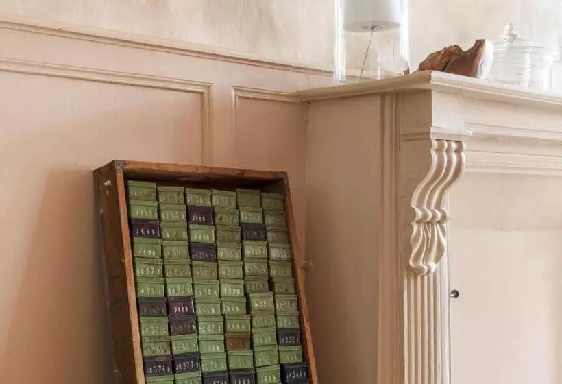 تختخواب و صبحانه La Maison Pavie
