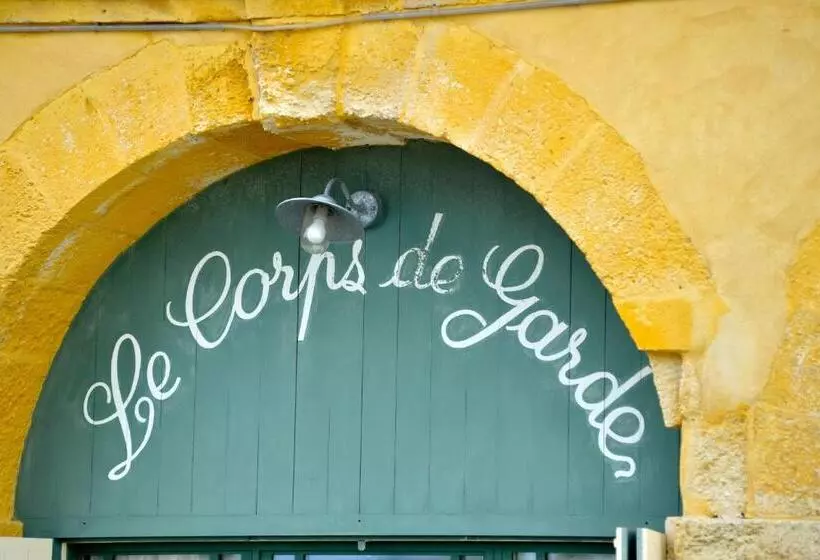 تختخواب و صبحانه Le Corps De Garde