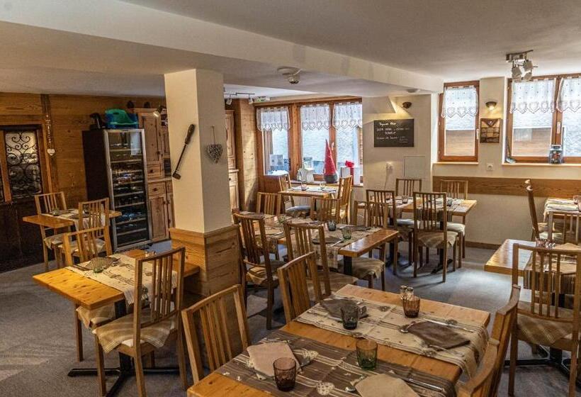 Chalet Hotel La Tarine