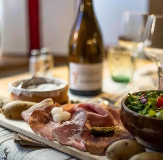 Chalet Hotel La Tarine