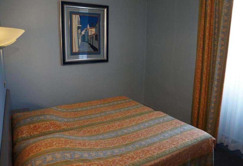 Отель A La Grâce De Dieu Hôtel