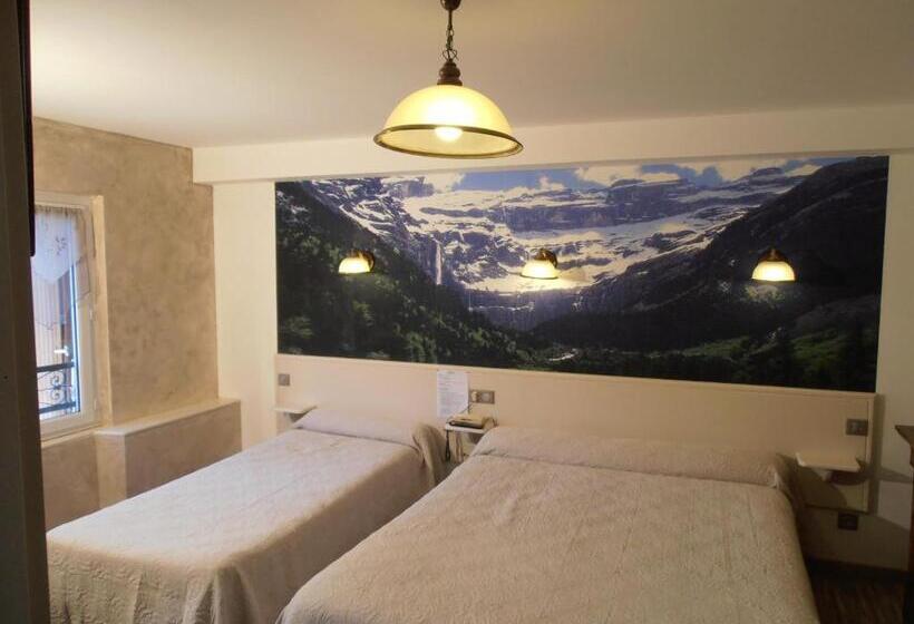 هتل Hôtel Panoramic Et Des Bains