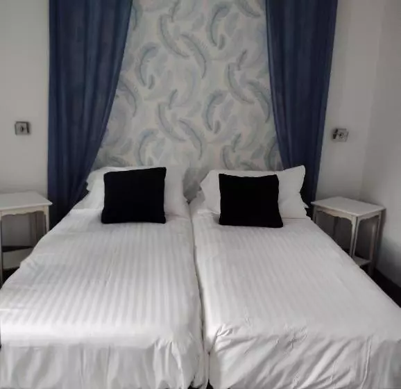 هتل Hôtel Picardia