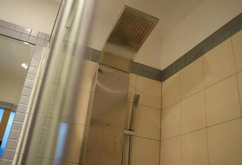 هتل Hôtel Picardia