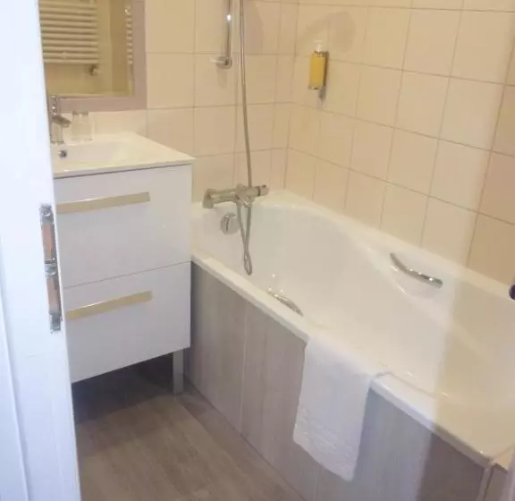 هتل Hôtel Picardia