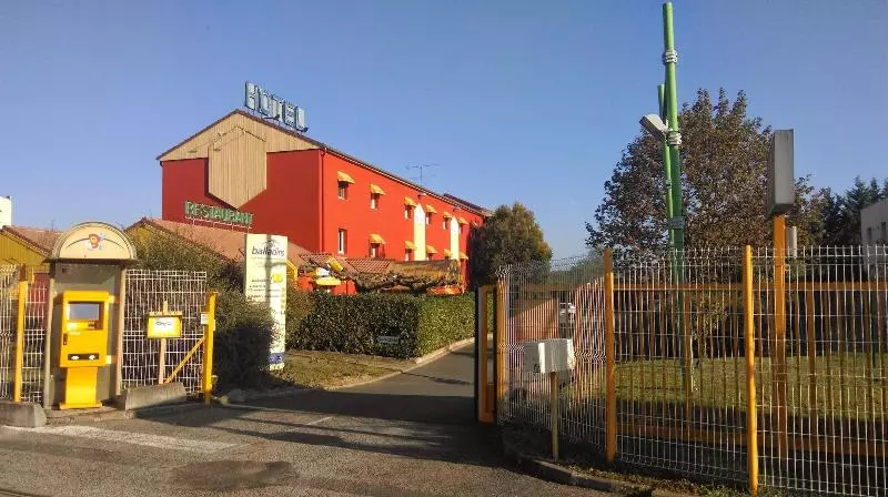 هتل Initial By Balladins Lyon Villefranchesursaone