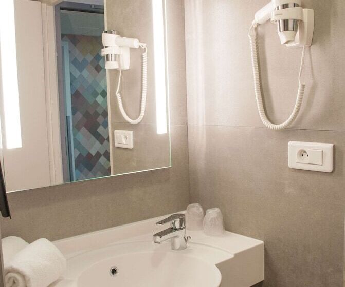 فندق Kyriad Montpellier Ouest St Jean De Védas   A709