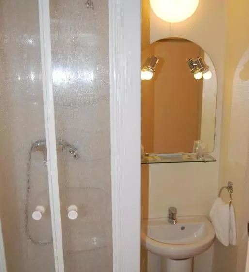 هتل Le Bretagne Hôtel