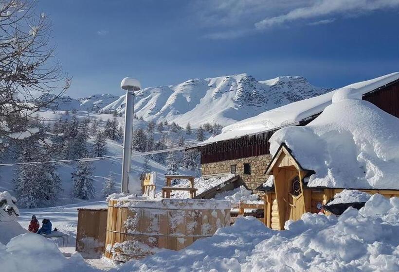 Отель Le Chal Heureux