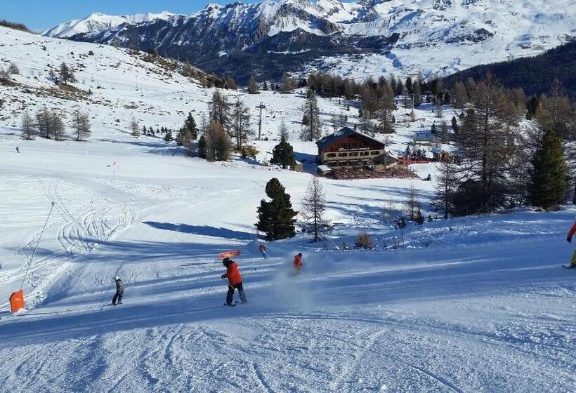 Отель Le Chal Heureux