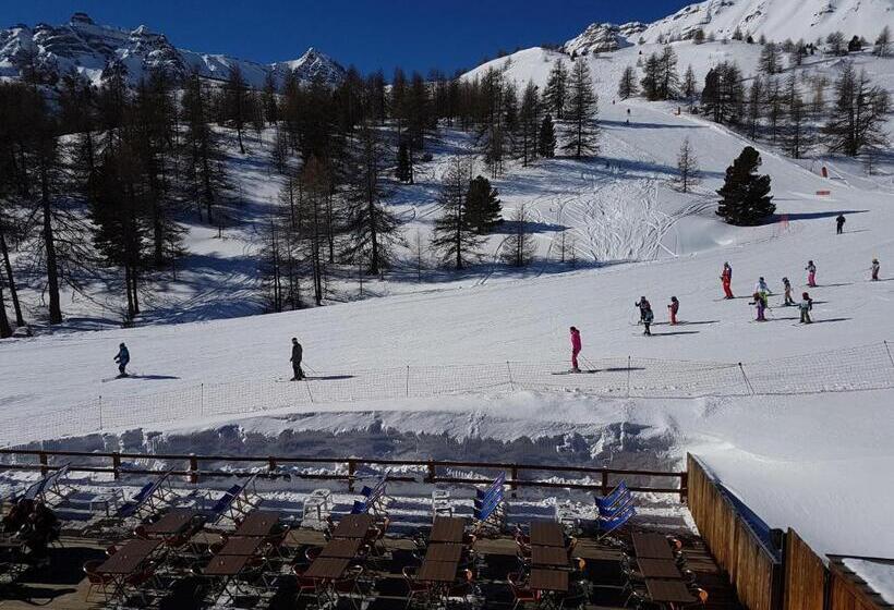 Отель Le Chal Heureux