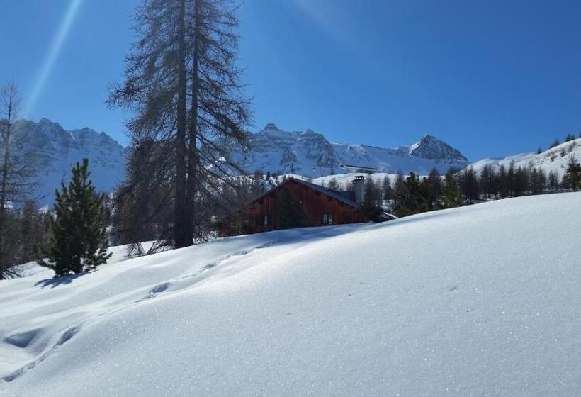 Отель Le Chal Heureux