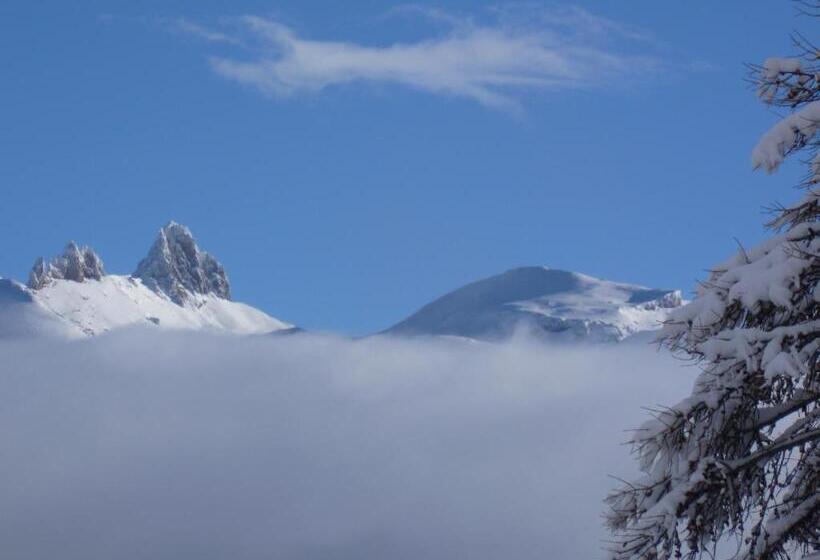 Отель Le Chal Heureux