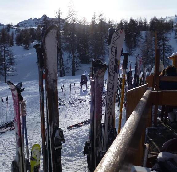 Отель Le Chal Heureux