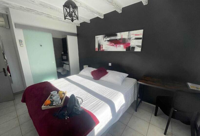 فندق Les Loges Du Luberon