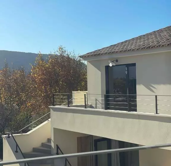 ホテル Les Loges Du Luberon