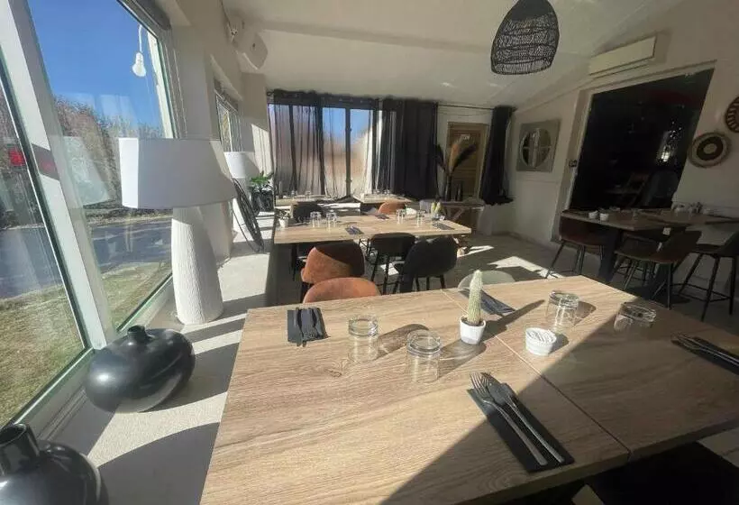 ホテル Les Loges Du Luberon