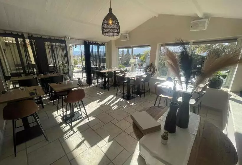 ホテル Les Loges Du Luberon