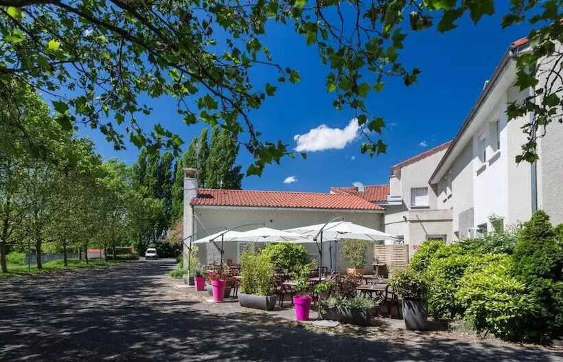 Hotelli Logis Hôtel Le Moulin Des Gardelles