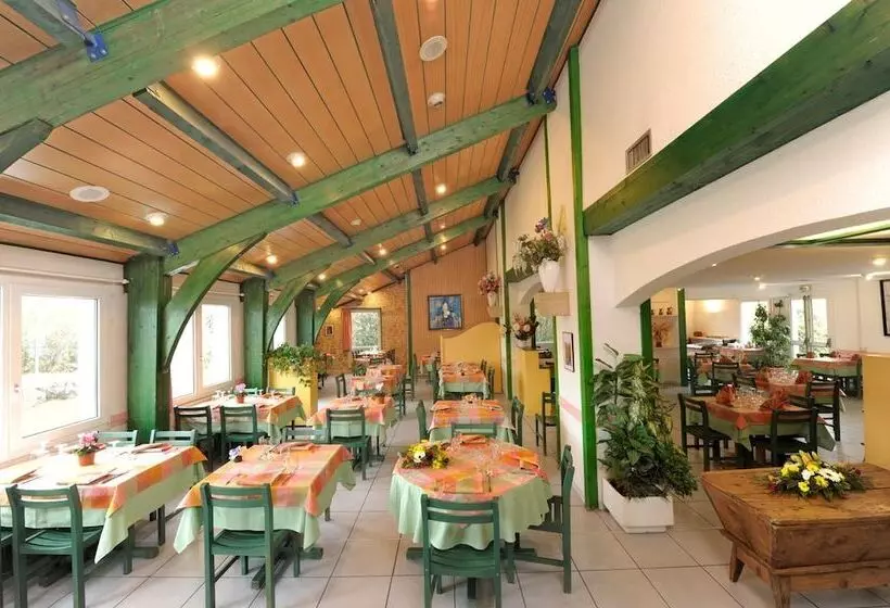 Hotelli Logis Hôtel Le Moulin Des Gardelles