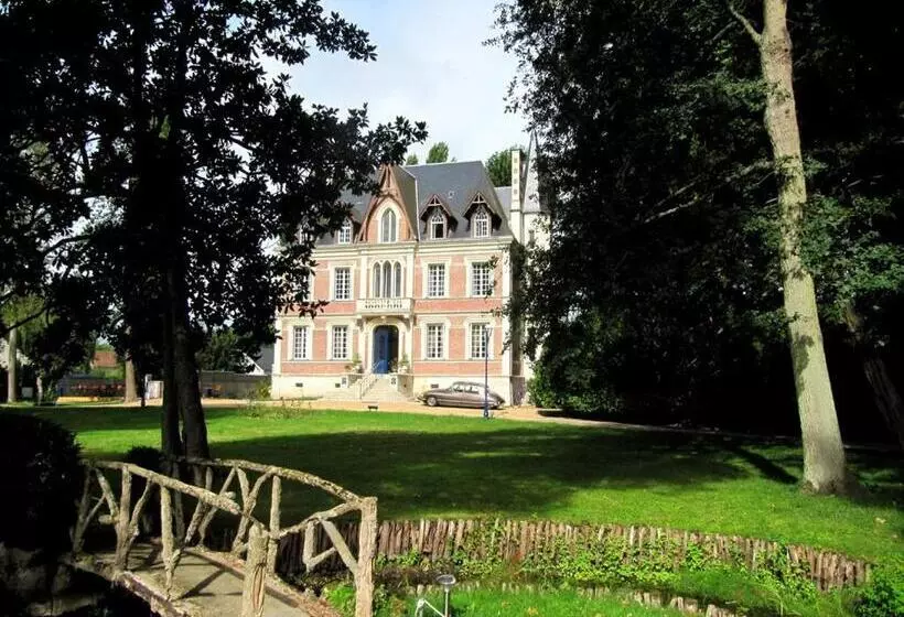 هتل Manoir De Contres