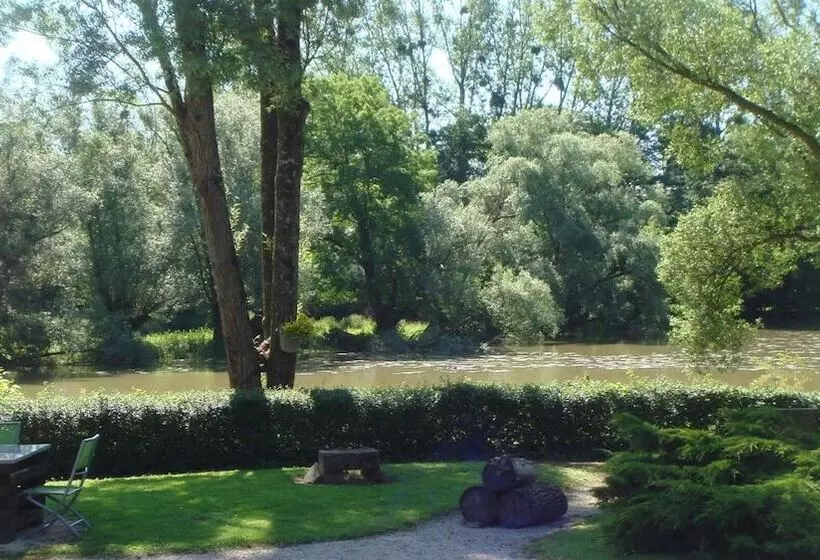 ホテル Moulin De Bourgchateau