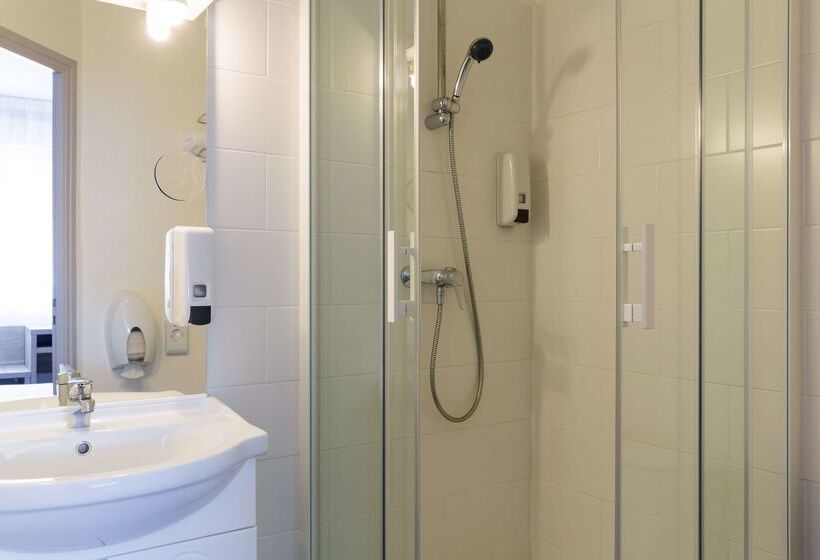 هتل The Originals City, Hôtel Les Océanes, Lorient